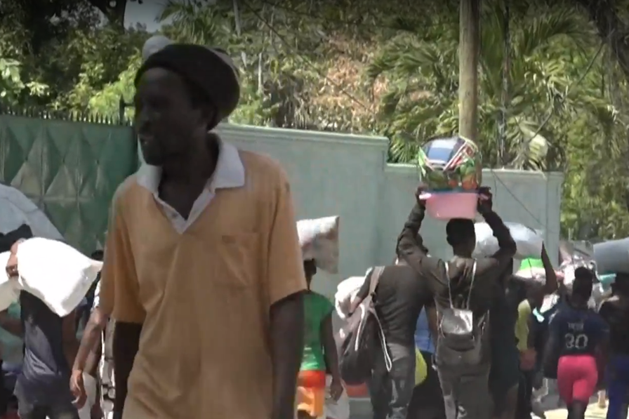 VIDEO: Nearly 3,000 Canadians are trapped in Haiti because spiraling violence – CBC News