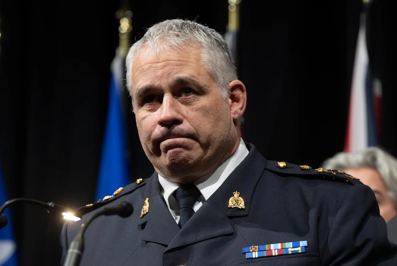 RCMP chief says he hopes MPs don’t name politicians accused of aiding foreign powers in the House – CBC NewsGN notes: “NSICOP cited what it called “numerous instances” in the course of its review of intelligence agencies failing to share information with law enforcement bodies, including the RCMP.” “The use of intelligence as evidence has been a long-standing point of contention among Canada’s security agencies, the police and the courts.” RCMP Chief’s solution: Keep it secret and “let the [Liberal] government decide how best to handle the situation.”  The RCMP Chief must be a Liberal stooge or an idiot. This will guarantee a cover up.