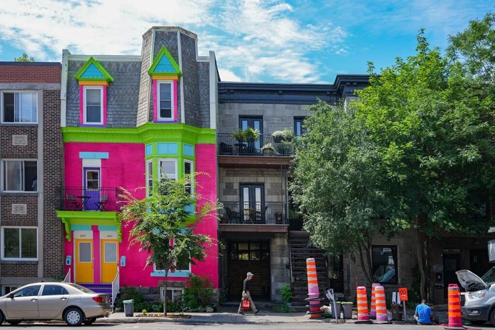 City of Montreal says painting a house as an ad for Koodo is against the rules – The Canadian PressGN notes: “There’s joy under this roof. Koodo Internet” Amusing news for Saturday morning coffee time.