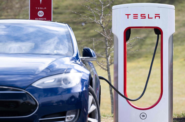 Trudeau’s electric car mandate breaks the bank – Toronto SunGN notes: “The Trudeau government is banning the sale of new gasoline- and diesel-powered vehicles by 2035. This plan is a non-starter for two key reasons: The EV mandate will likely cost a shocking amount of money for taxpayers and Canada doesn’t have the electricity to power these vehicles.”