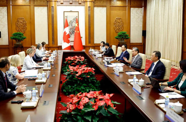 Canada, China pledge to mend relations after foreign affairs ministers meet in Beijing – CBC NewsGN notes: “There is no fundamental conflict of interest between China and Canada.”  Of course, China is a communist dictatorship.  A senior Canadian government source described the ministers as having held a “constructive and productive meeting.”  It must have been.  Minister of Foreign Affairs Mélanie Joly had to bend the knee to the Chinese Communist Party and hope for interference help in the next federal elections to save Liberals from being wiped out.