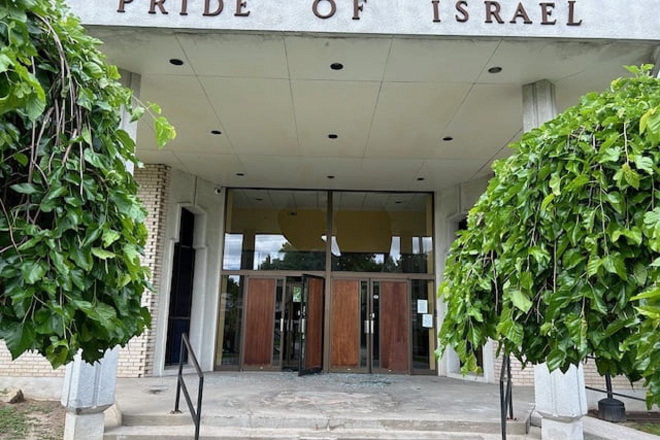 Toronto synagogues vandalized in ‘suspected hate-motivated offense’ – Jewish News SyndicateGN notes:  “The assailant threw rocks through the windows of two synagogues before fleeing on a motorcycle.”  Stop importing anti-Semites through mass-immigration.