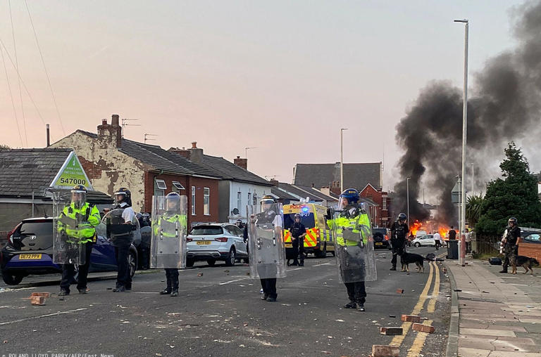 Riots spread across Britain as PM vows action against extremists – Daily WrapGN notes: When the Labor Party vows action against extremists, it isn’t against Muslims raping British girls or knifing them or killing them, it’s against the moms and dads outraged about the inaction of the British government about it.  Media sides with the groups abusing women and girls.