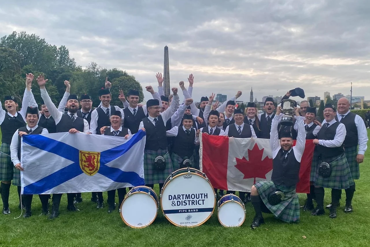 Dartmouth pipe band celebrates 2nd-place win at world championships – CBC NewsGN notes: “Pipe bands from all around the world, with many coming from North America and the United Kingdom, and as far away as Oman and China, attended the world championships to compete.” The Dartmouth [Nova Scotia] and District Pipe Band place second in the Grade 3A category at the World Pipe Band Championships in Glasgow on Aug. 17.