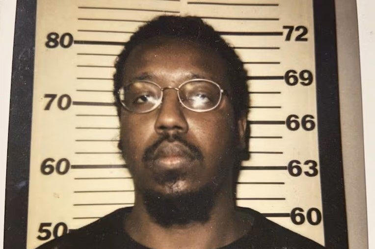 Canadian with ties to Osama bin Laden arrested in Montreal; accused of wanting to kill ‘large number of people’ – CTV News MontrealGN notes: In 2009, he plead guilty of conspiring to provide ressources to the terrorist group al-Qaeda. Now he’s in Montreal threatening again. Why Muslims so often and proudly threaten to kill “large number of people”? Could it be the teaching of the Koran? This is just a wild guess.